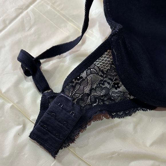 VS Elegant Lace Black Bra Size 34DD - Picture 4 of 5
